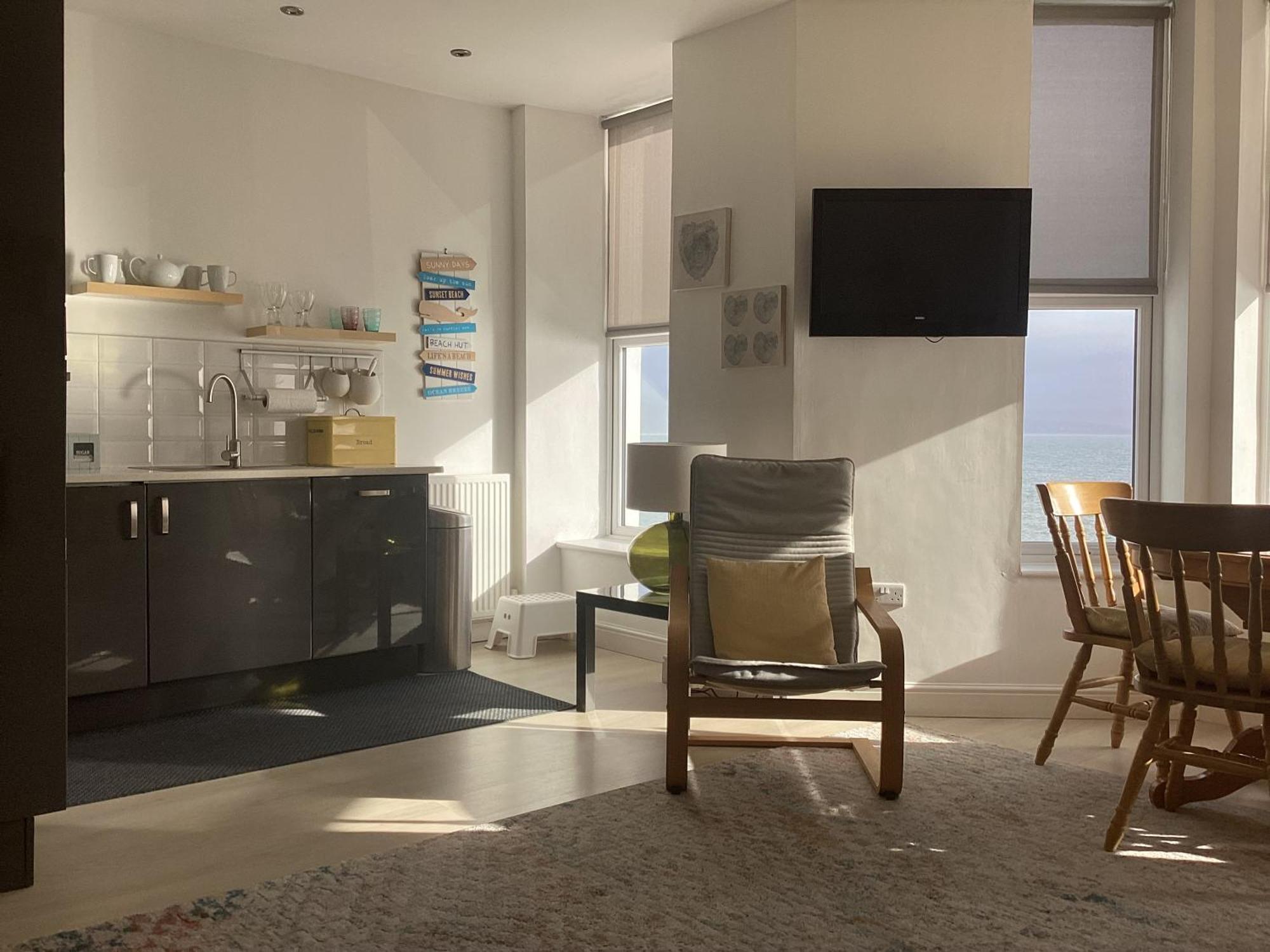 Marine Terrace Apartment *